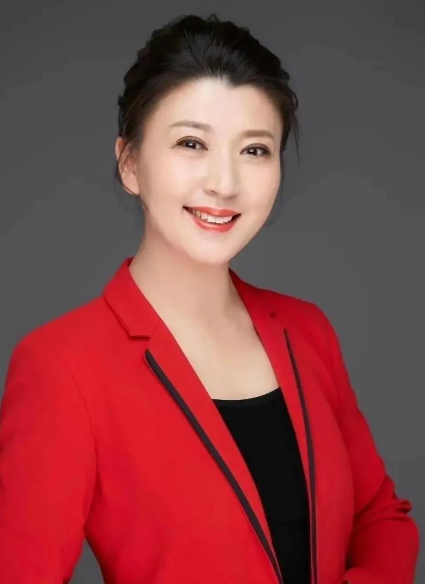 演员闫学晶说，我这个人啊，大大咧咧的，真是得罪了不少人，包括我的好朋友句号，他父