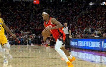 湖人挑战失败，裁判说防守人还在移动中湖人vs火箭