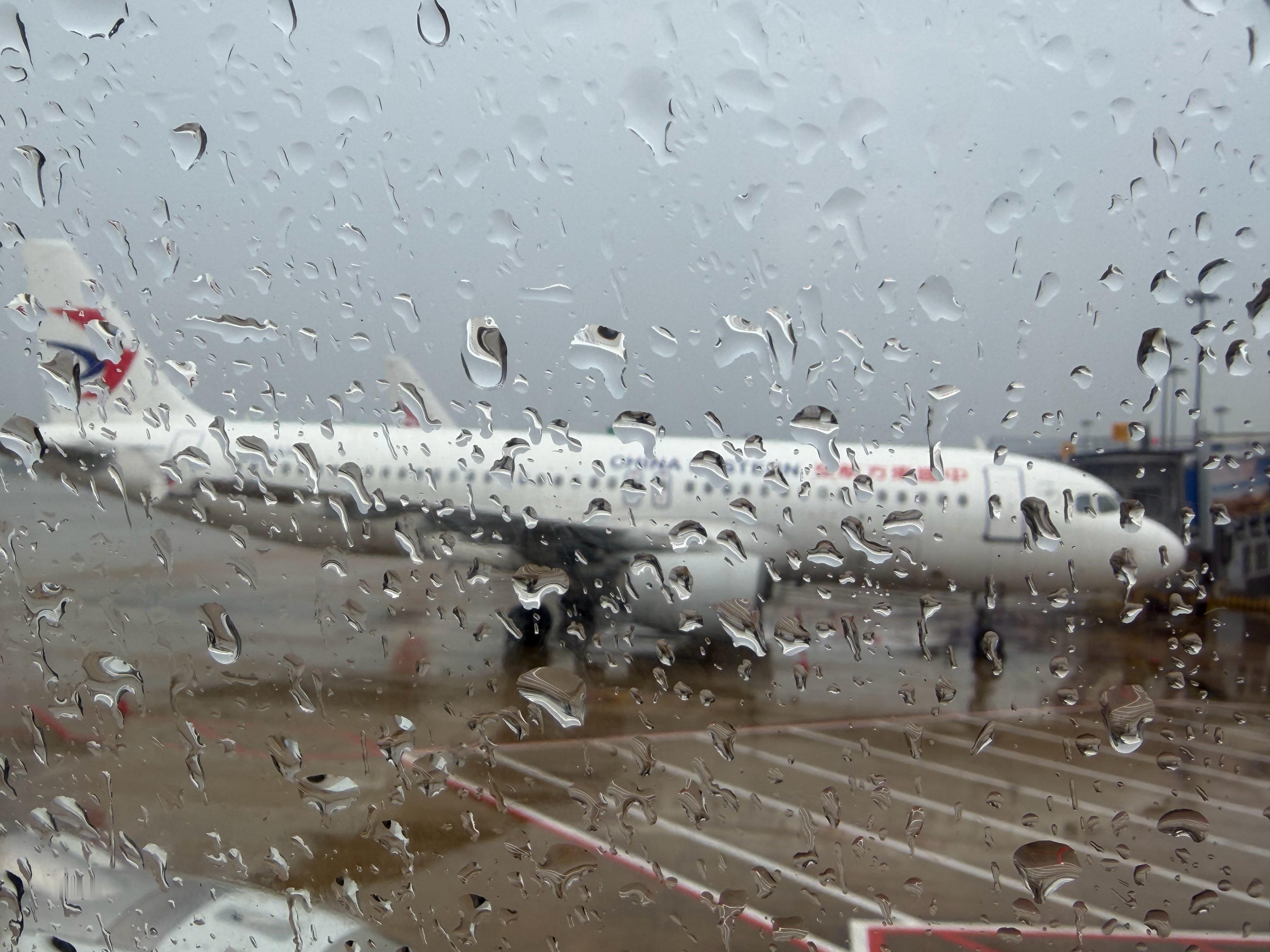 好久好久没飞过早班机了！真的累回西安回西安！昨晚没睡好，飞机上补个觉 宁波·宁波