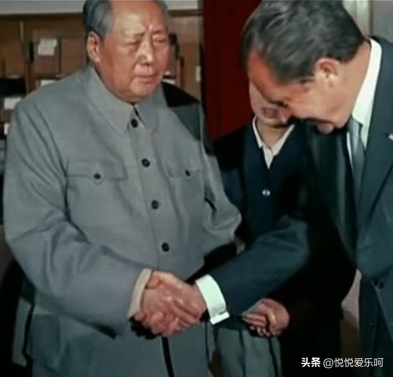 真佩服毛主席的大智慧！
 
当年尼克松访华，美国想白送我们一套直播设备，毛主席直