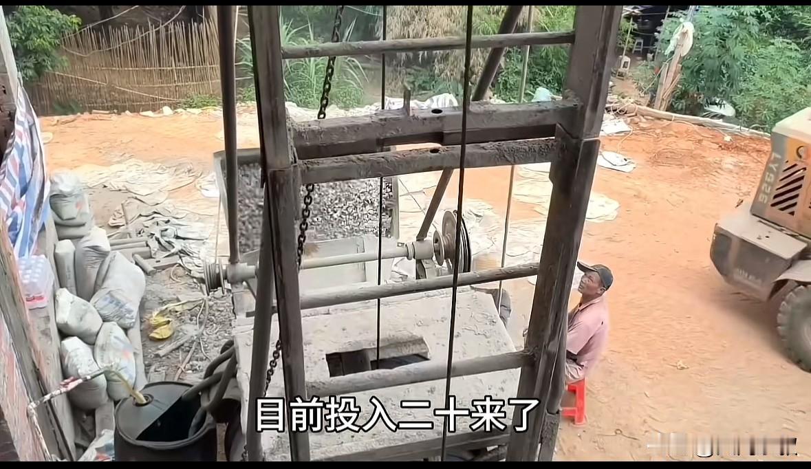 唐尚郡家的房子已经盖到了2楼，他透露已经花了20多万。

这还没有装修，只是主体