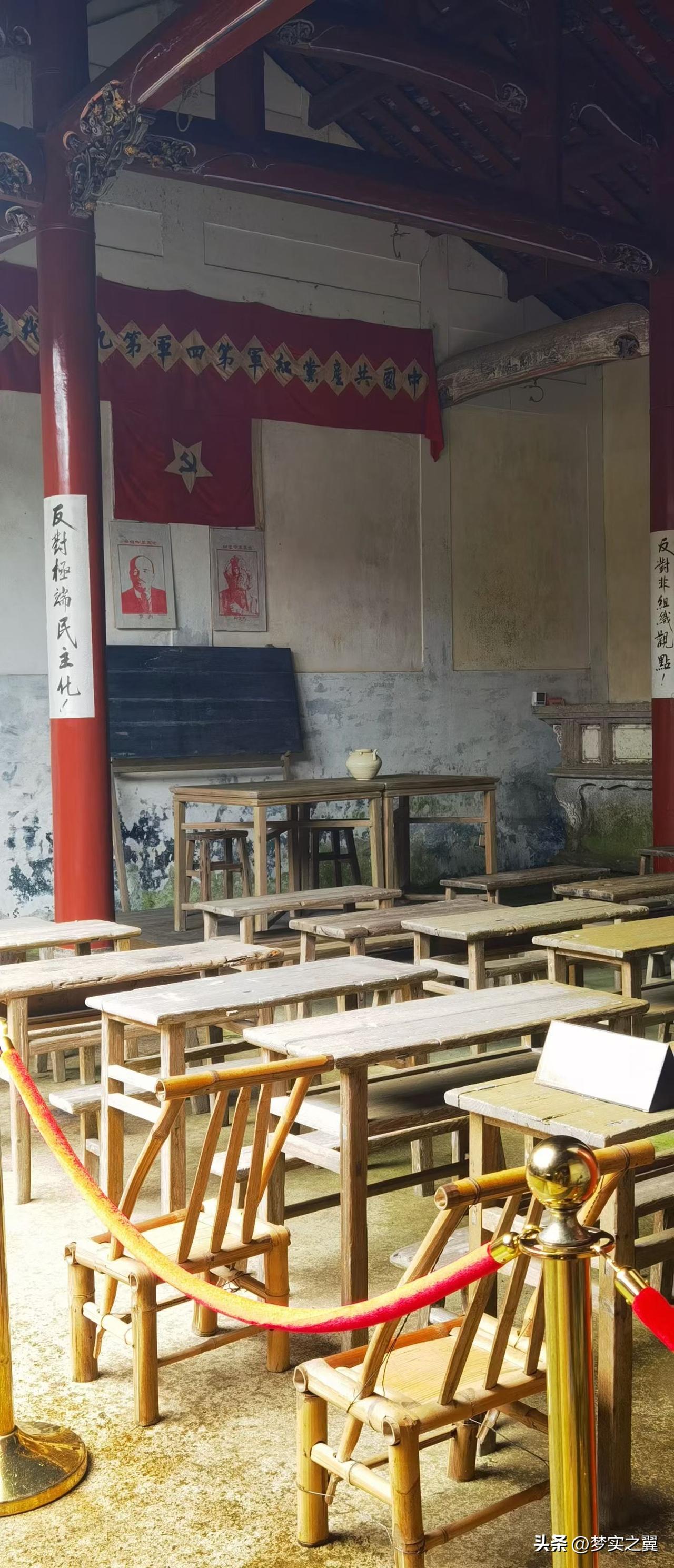 【小对联】
上：专题部；
下：……？