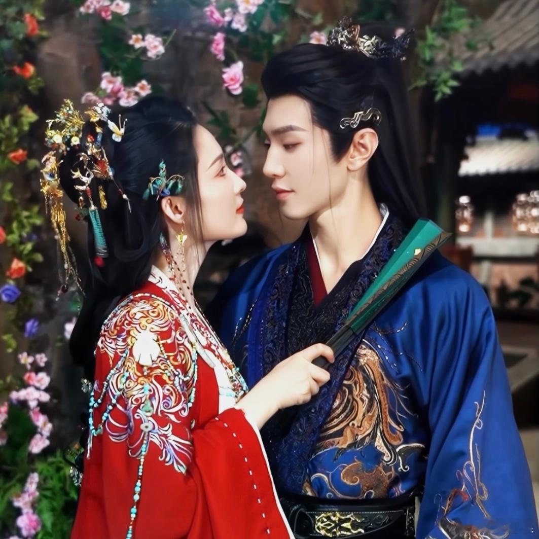 #一笑随歌# 李沁的温婉遇上陈哲远的阳光，在《一笑随歌》的七夕合拍里擦出了不一样