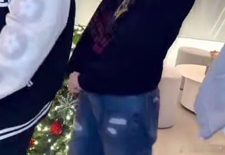 把我哥哥轮廓勾勒出来了