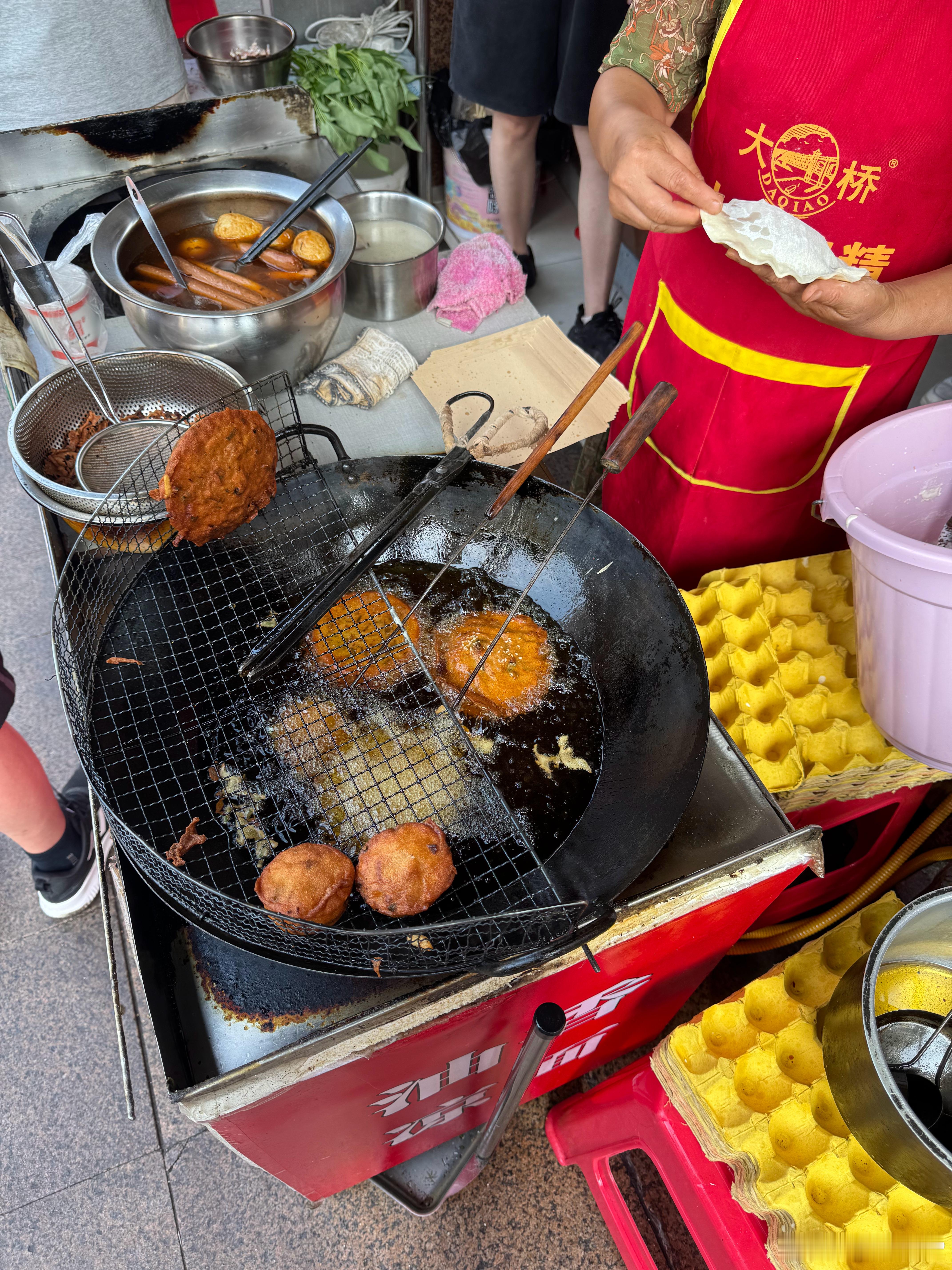 干了一个夹肉饼，没吃饱，又干了张梅干菜饼我的日常plog  ​​​