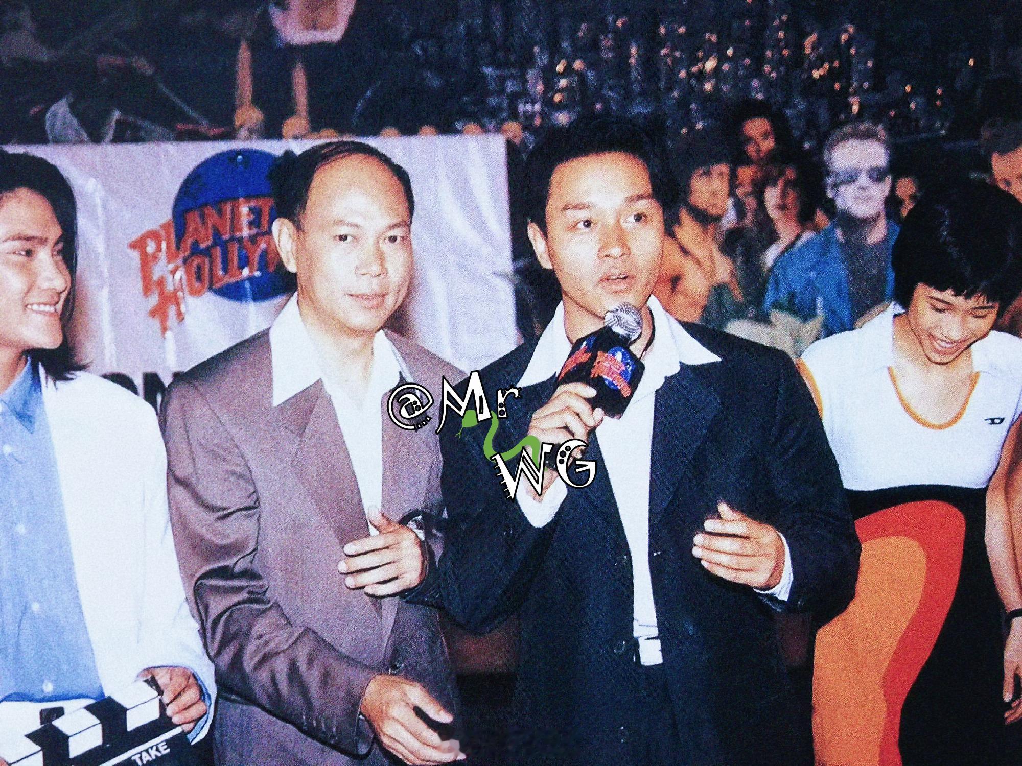 张国荣独家扫描 拿起话筒🎤，就有高歌一曲的巨星风采✨——1996年，张国荣张国