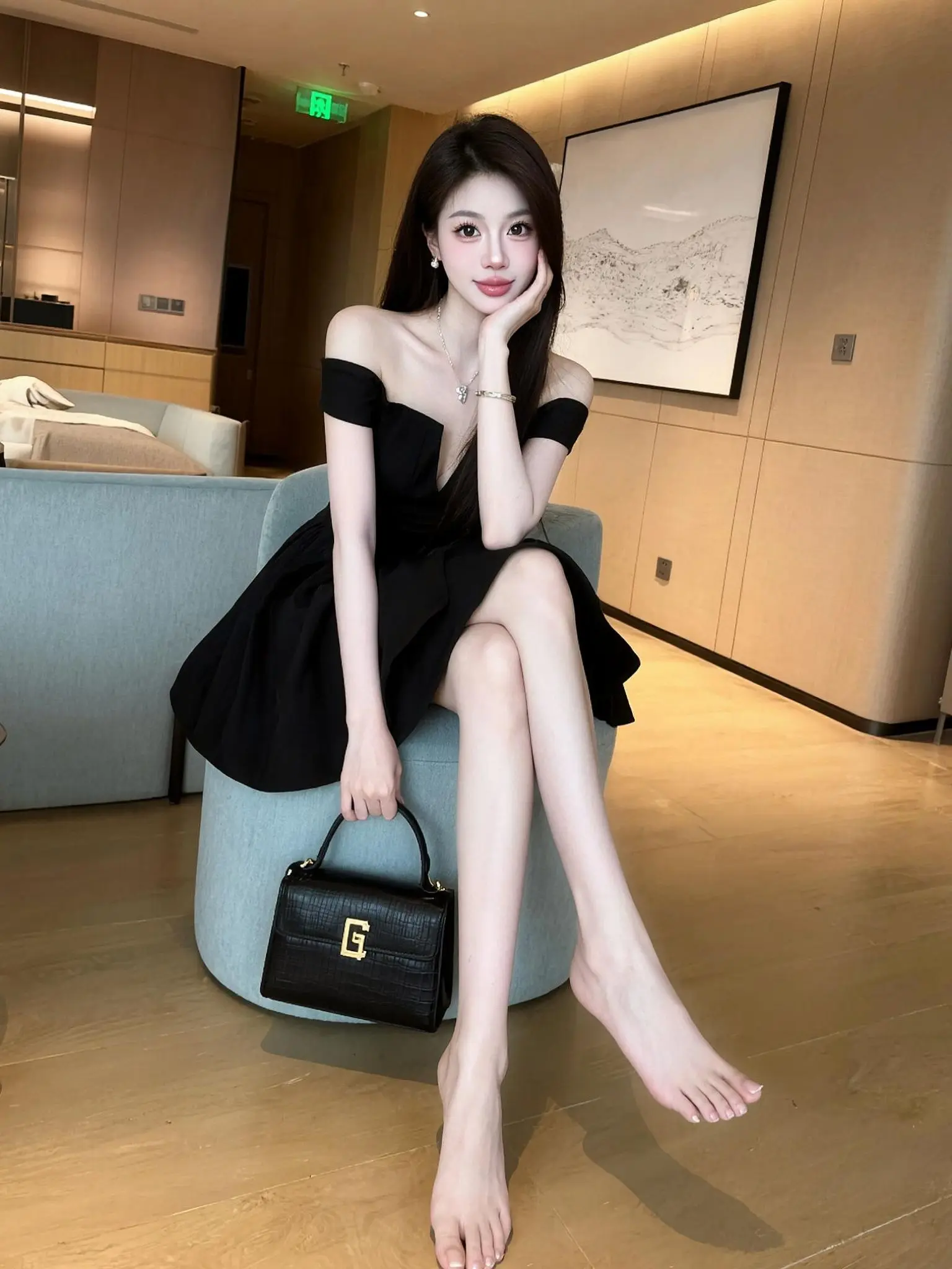 AI优雅小黑裙写真 写真风格