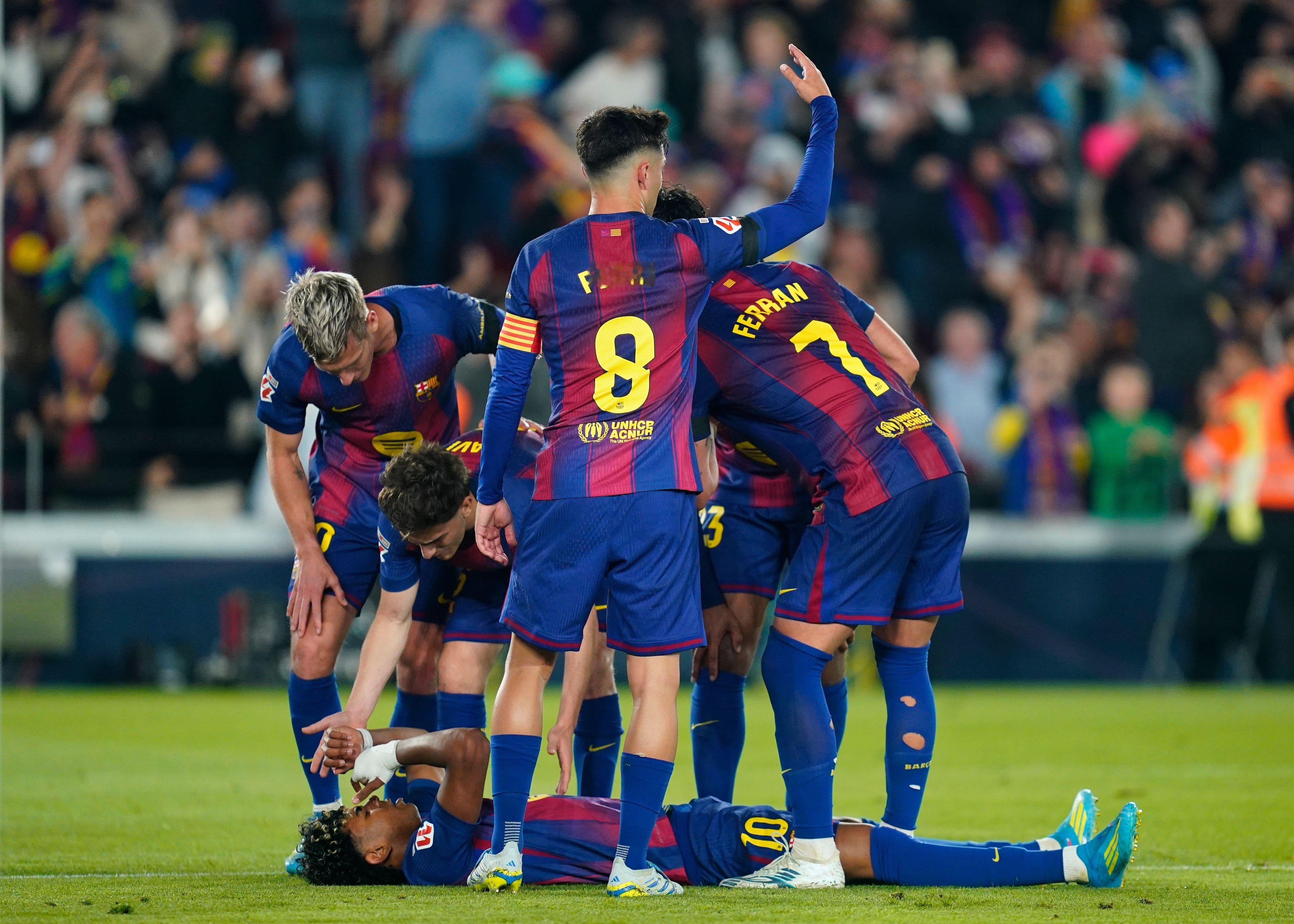 巴萨官宣亚马尔伤情巴萨据：经相关检查确认，一线队球员亚马尔左腿股二头肌受伤。球员