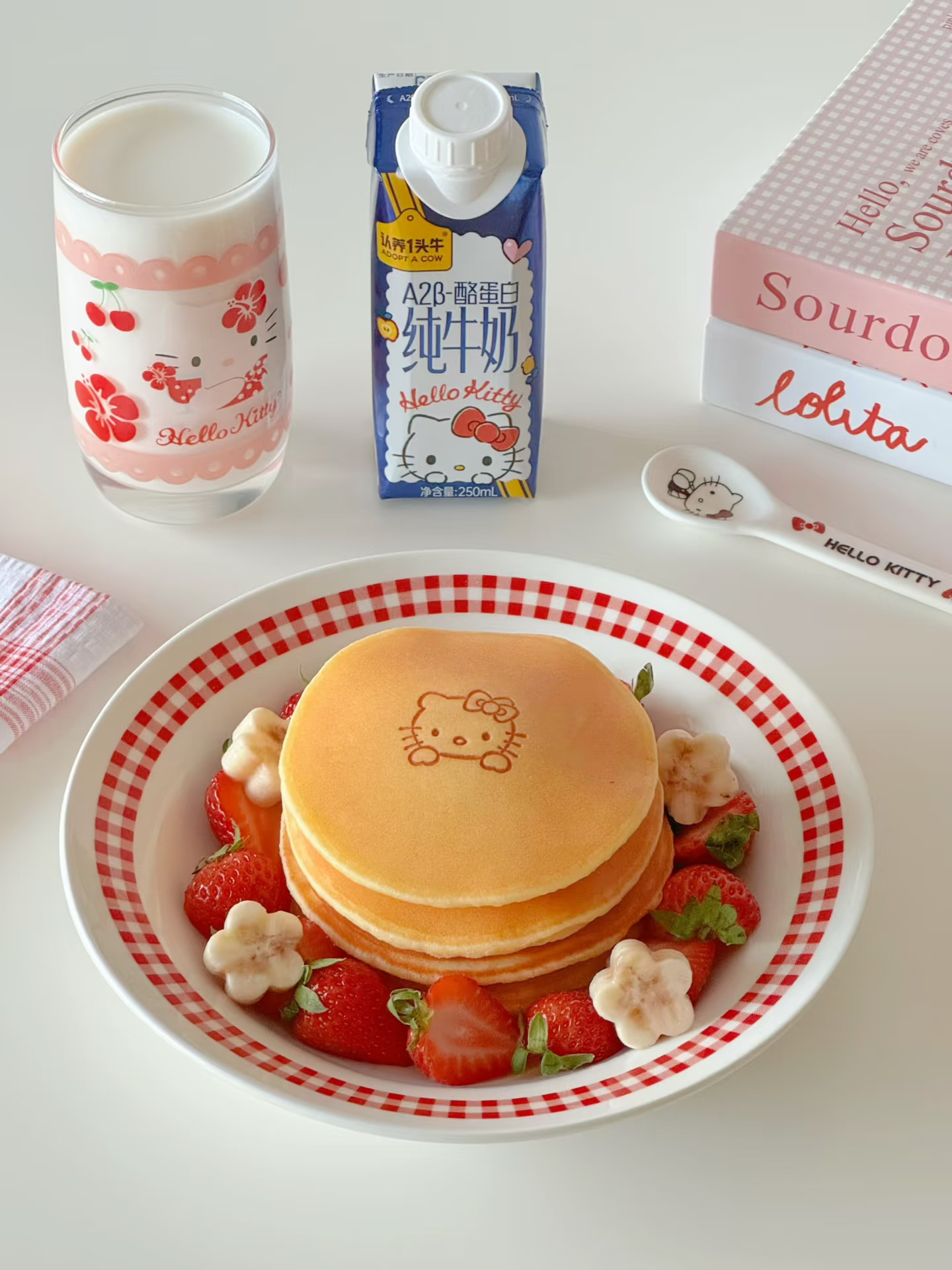 夏日元气早餐🥞kitty松饼拼盘🍓吃点可爱🥛