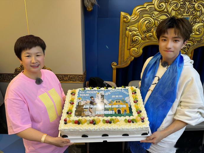 #王一珩立冬碎片##王一珩呼市立冬plog#  王一珩在呼哈浩特的立冬碎片，充满