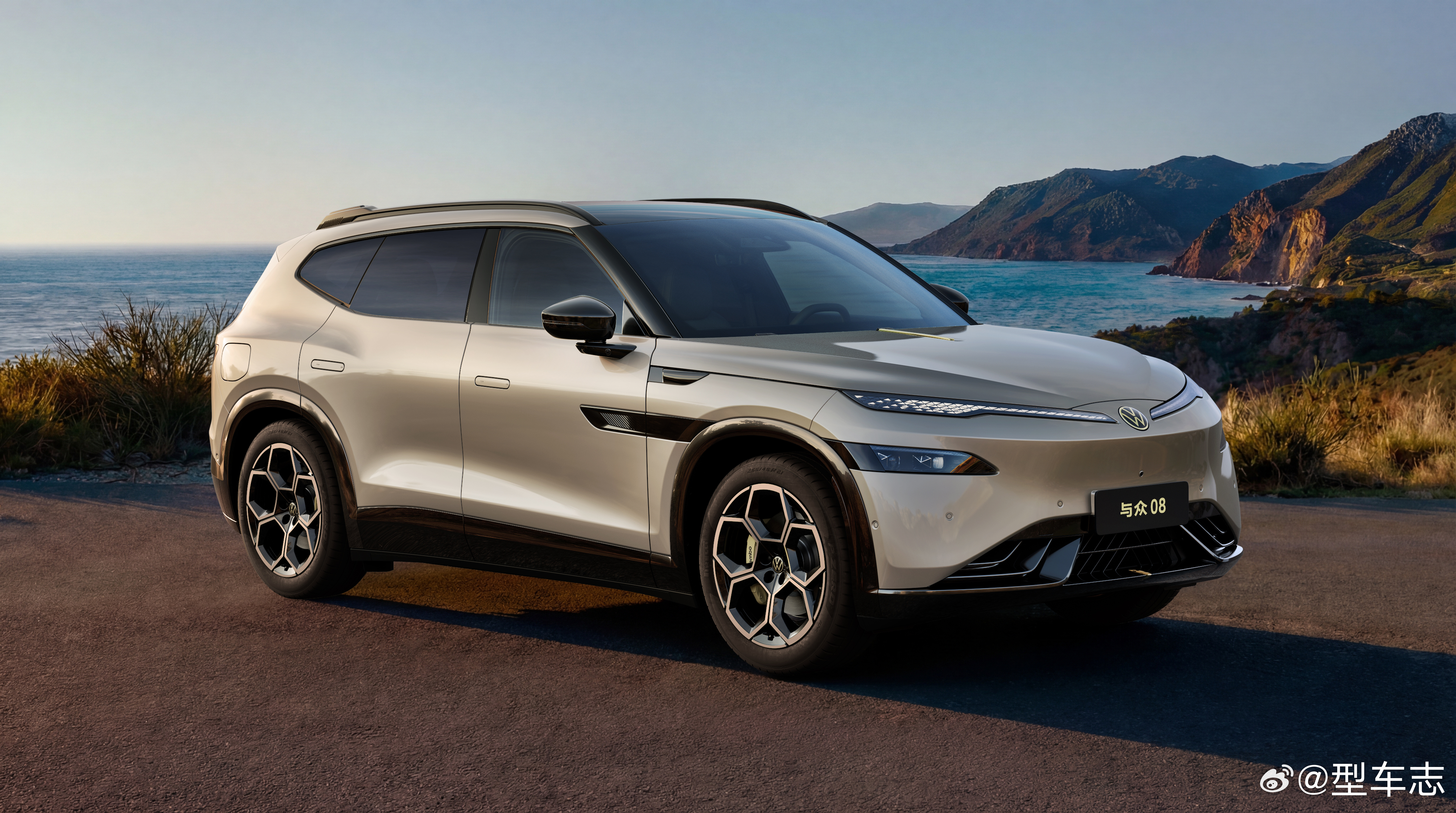 豪华大五座新卷王来了过去几年，自主新能源都在卷“得房率”，崇尚短L113。空间看