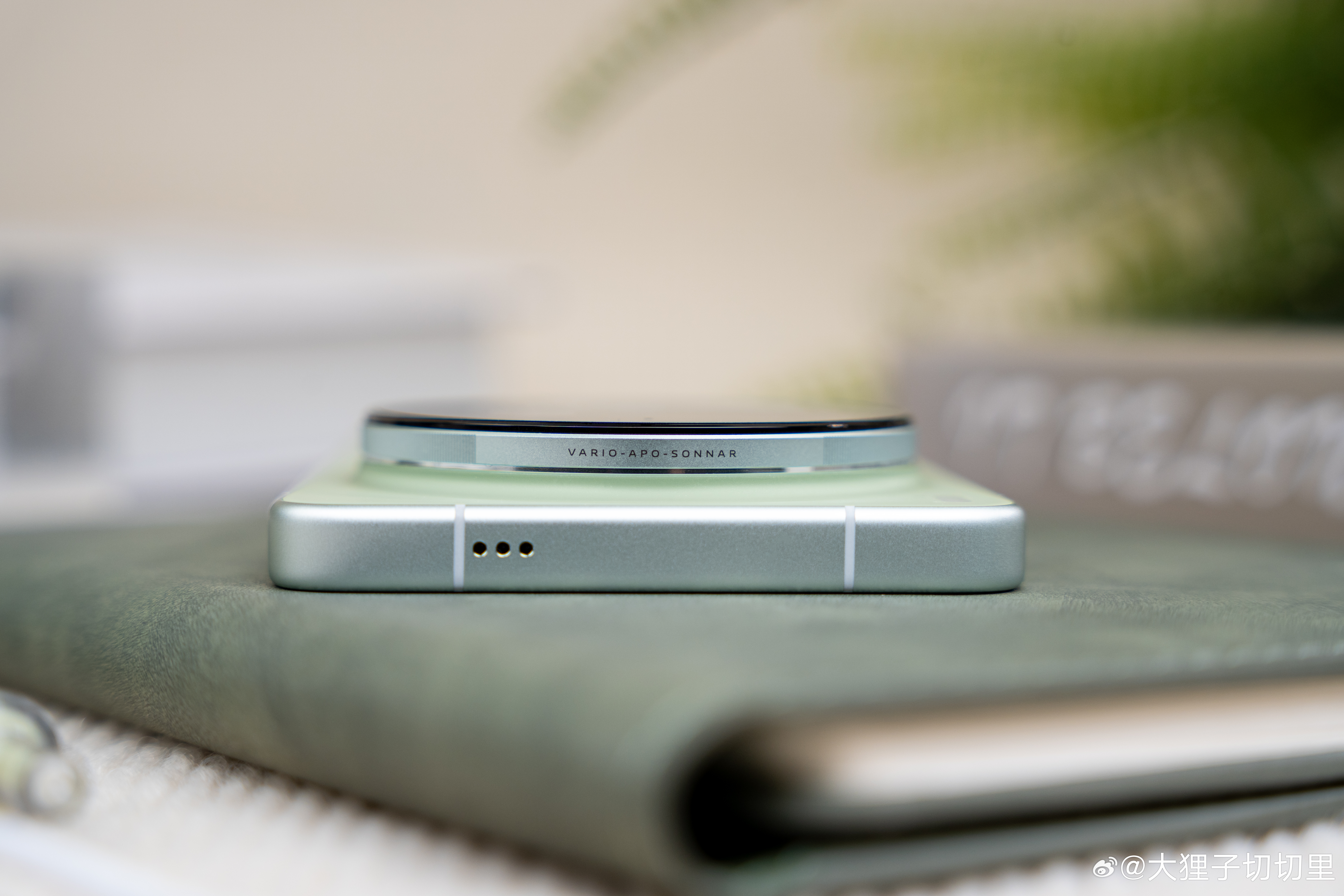 小伙伴们觉得这次vivo X300 Ultra的外观怎么样？直屏戳中了不少人吧实