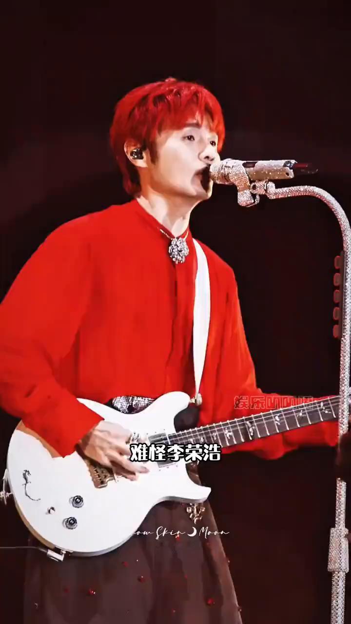 难怪李荣浩对不尊重原曲的翻唱这么生气，原来他自己就是翻唱界最严厉的父亲。翻唱的每