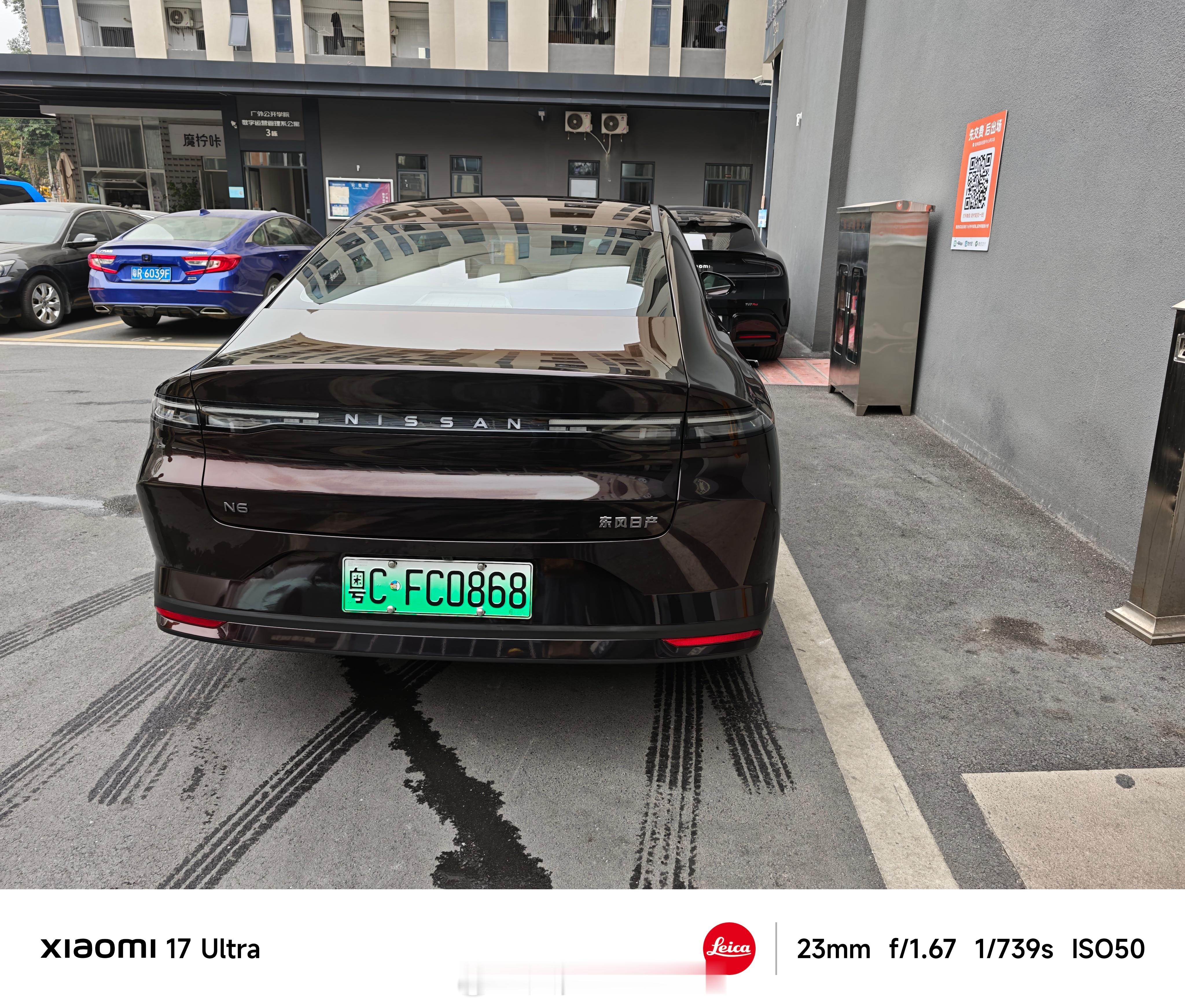 黑魅红的东风日产N6 ，大家觉得帅不帅？