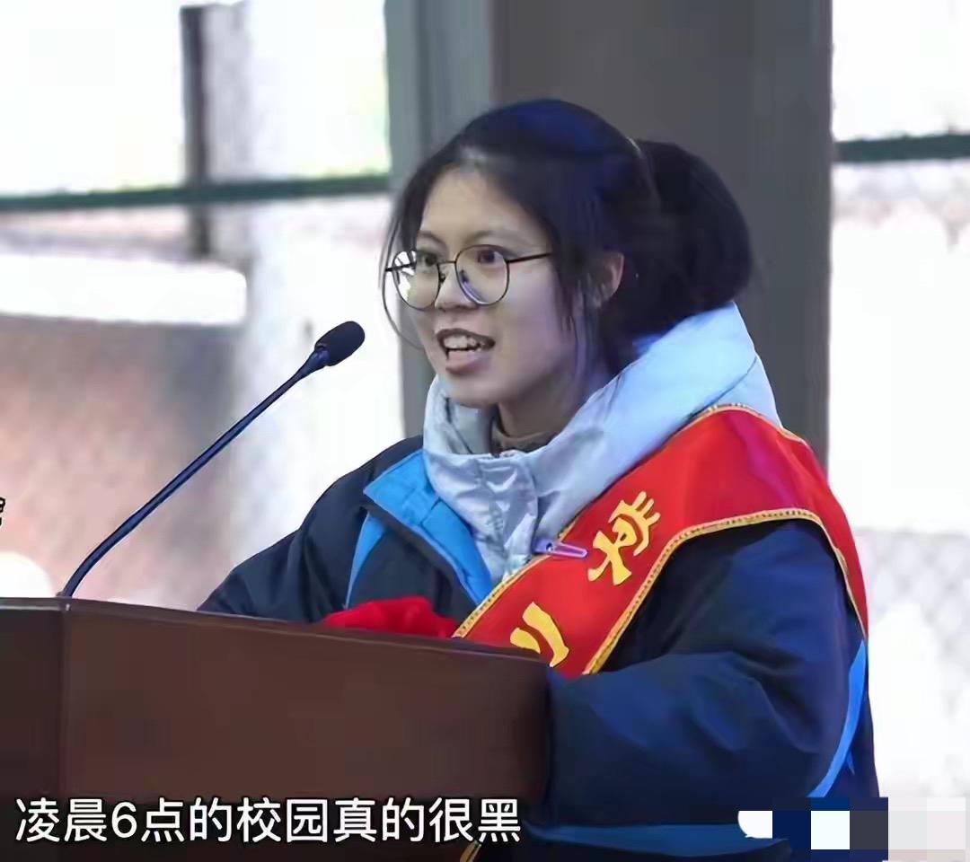 还记得那个高考百日誓师大会“面目狰狞”的高喊的女生吗？

她叫符文迪，来自湖南张