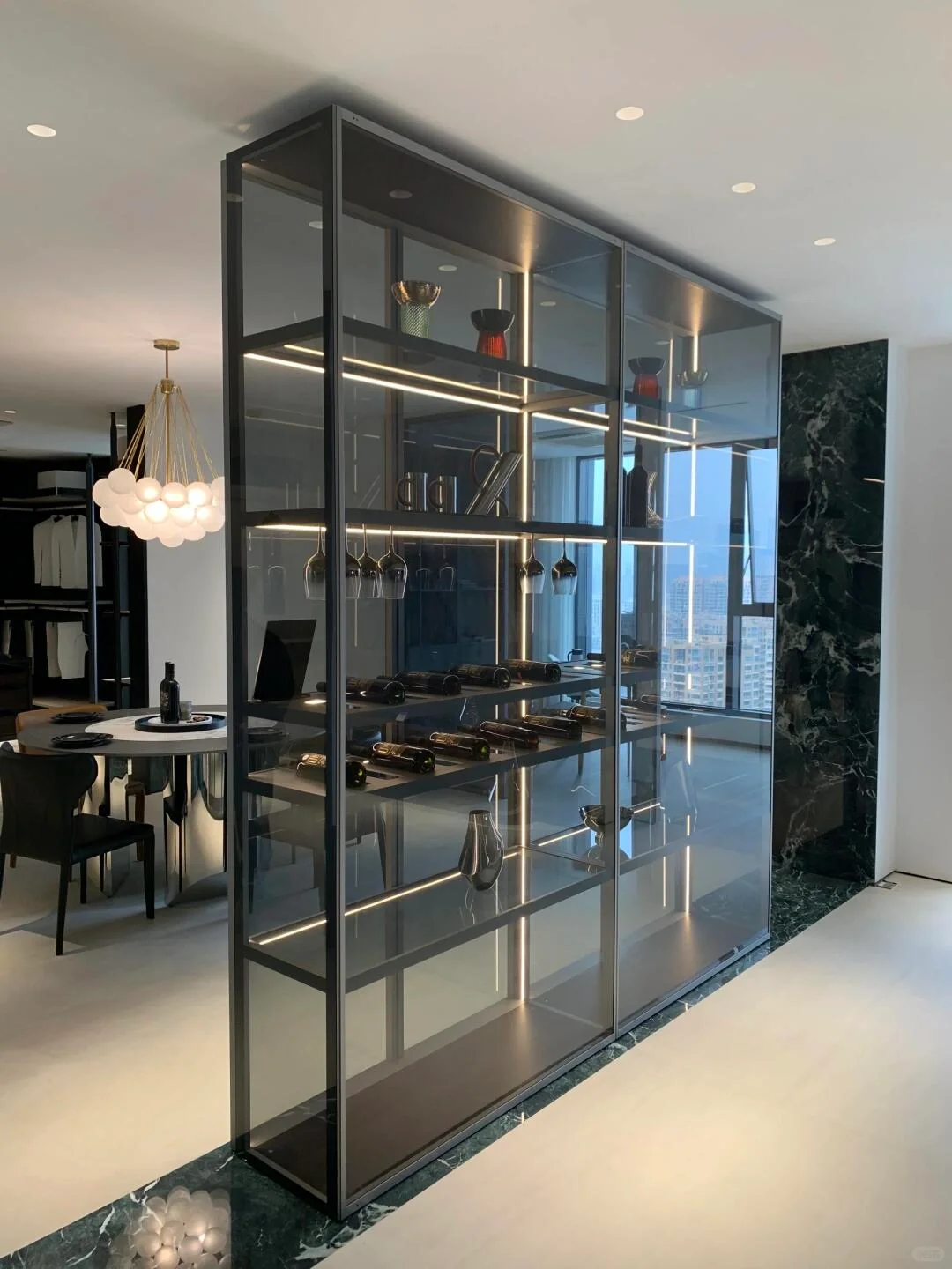 领居看到我家的玻璃柜价格，他后悔做早了