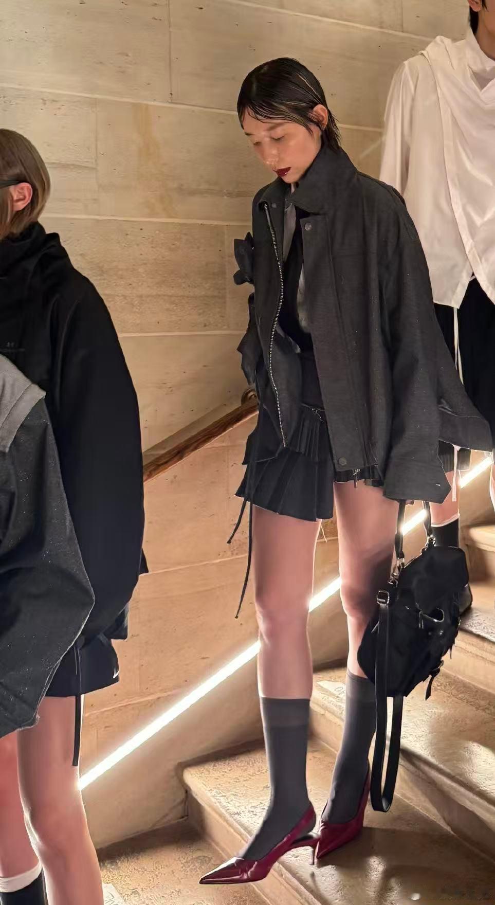 李斯丹妮巴黎走秀 李斯丹妮首次时装周走秀 谁看完被这波跨界惊艳到！从掌控音乐节节