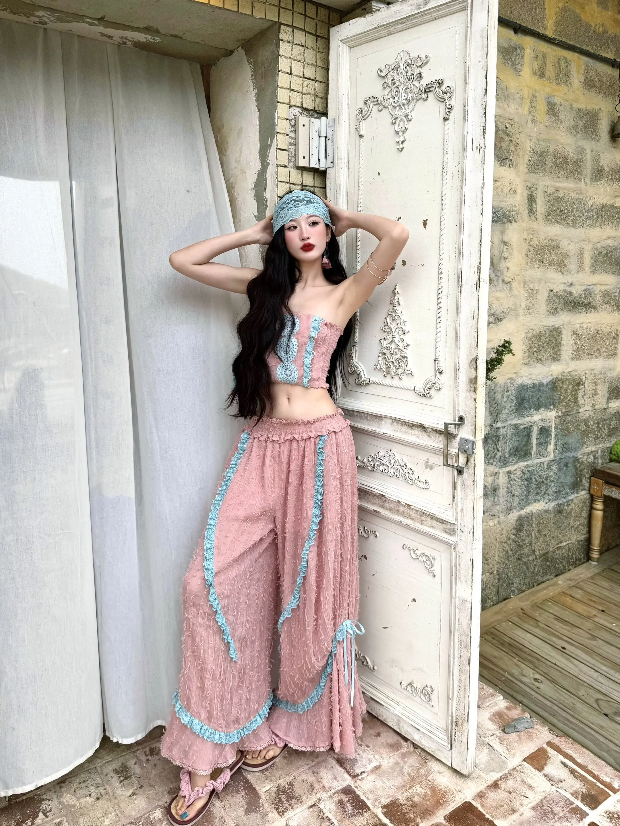 世界应该一直春天和到处小狗.