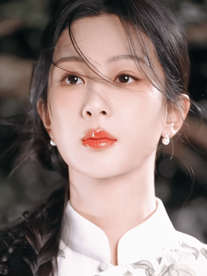 杨紫，新中式妆造，真的好绝绝紫啊！！#杨紫国色芳华# [爱你]#杨紫# ​​​