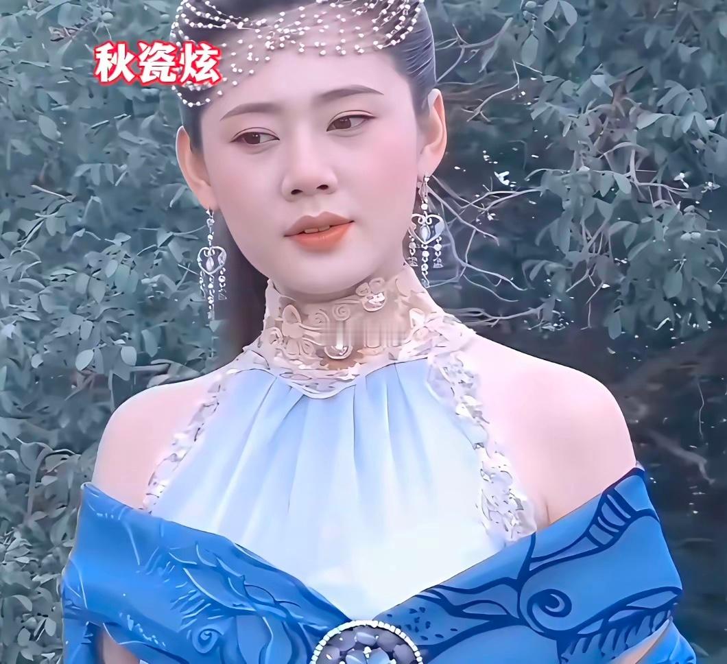 胡静，秋瓷炫一模一样的妆造服装谁更深得你心？ 