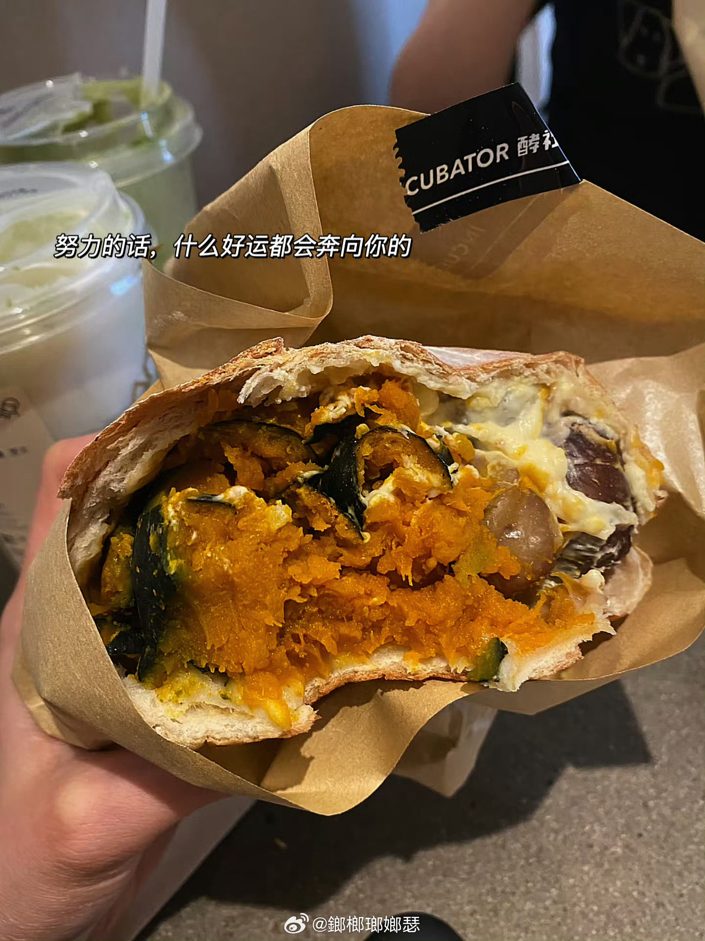 你懂那种 睡了一会又突然醒了 以为睡了很久 结果 才半个小时 后面又睡不着的那种