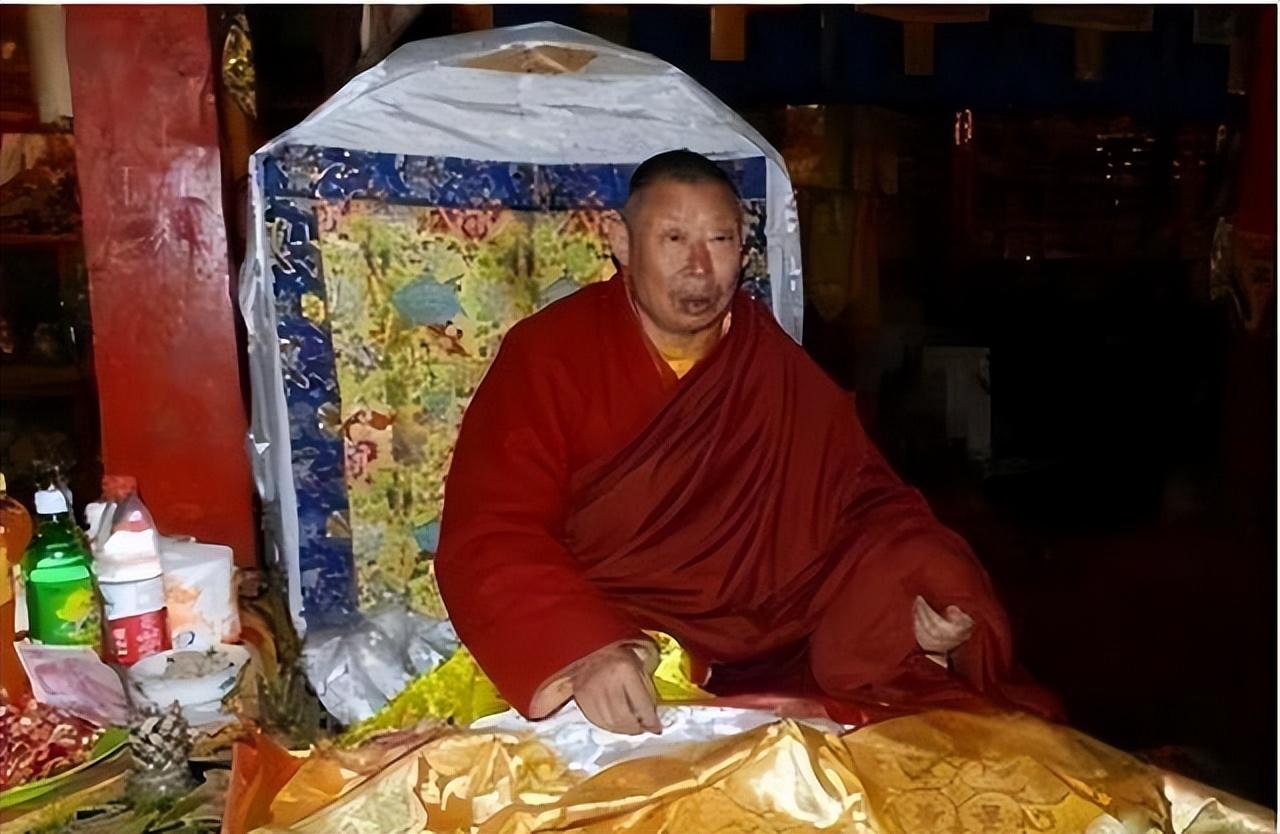 吉林“黑老大”竟是寺庙主持，迷奸小学生，诓信徒闻袜子喝洗澡水
王兴夫和魏刚都是假