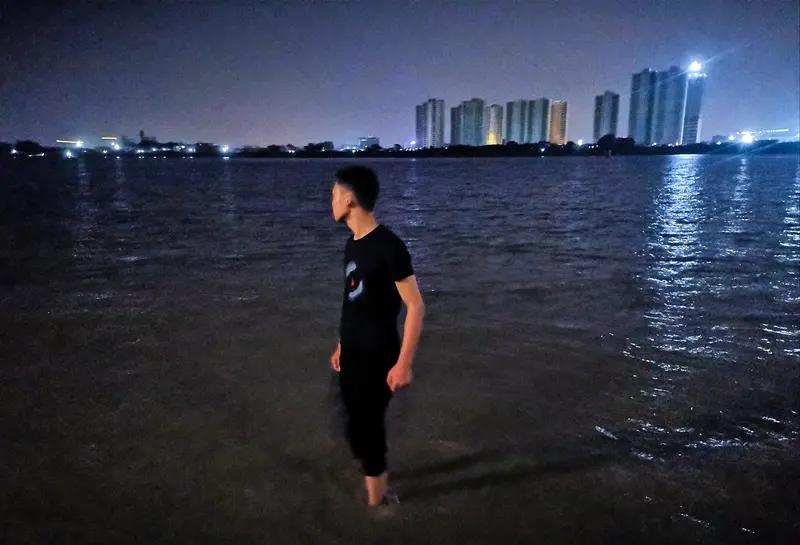 三男子救落水女子四人均遇难，19岁救人者父母情绪激动，奶奶还不知情，老家村民：他