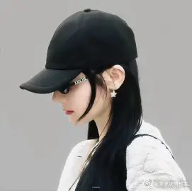 嗨，大家 你们可以叫我雪梨💋谢谢你们的喜欢我的绘画(饭绘)/修图/水印👋🏻