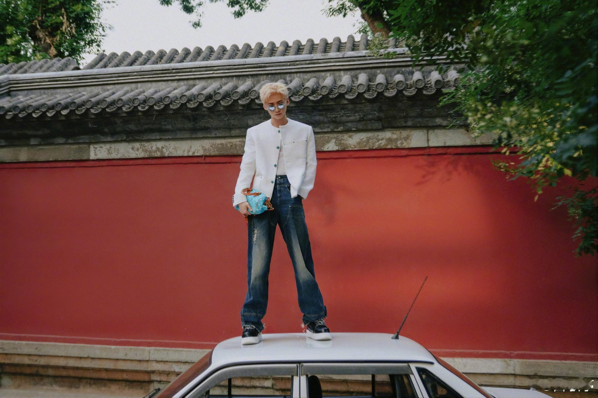 #导演说白敬亭聪明幽默经验丰富# 超级期待白敬亭带来的新作品 ​​​