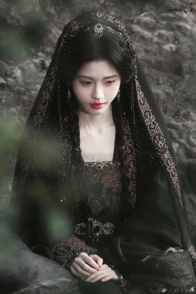 鞠婧祎露芜衣一滴泪鞠婧祎抬眸一滴泪 破碎感天花板！鞠婧祎抬眸一滴泪，把露芜衣的委