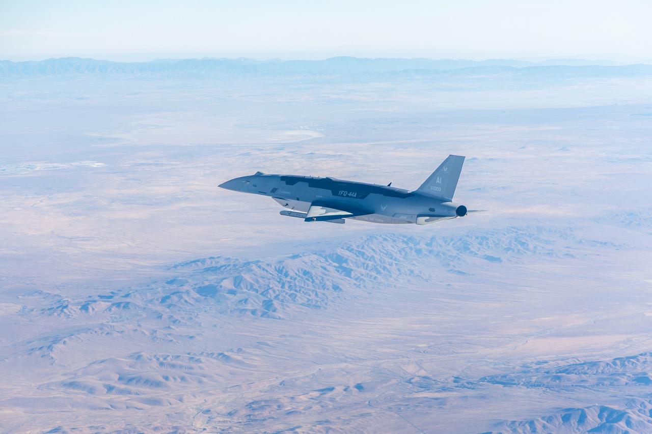 9月24日，美国空军在内华达州克里奇空军基地接收首批两架无人协同作战飞机，也就是