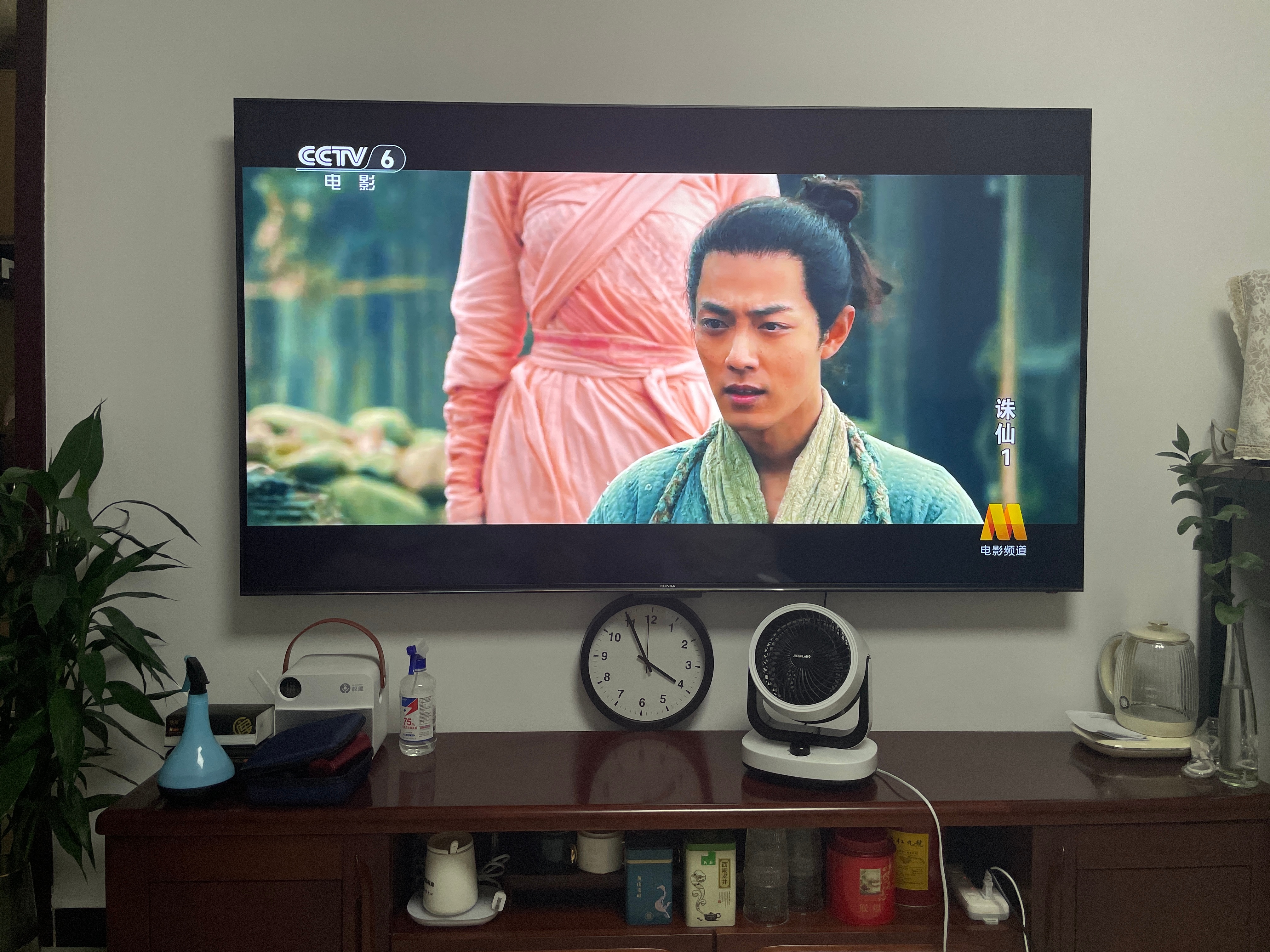 #六公主播肖战诛仙1# xz #肖战# 打开电视机，看央六《诛仙1》～[抱一抱]