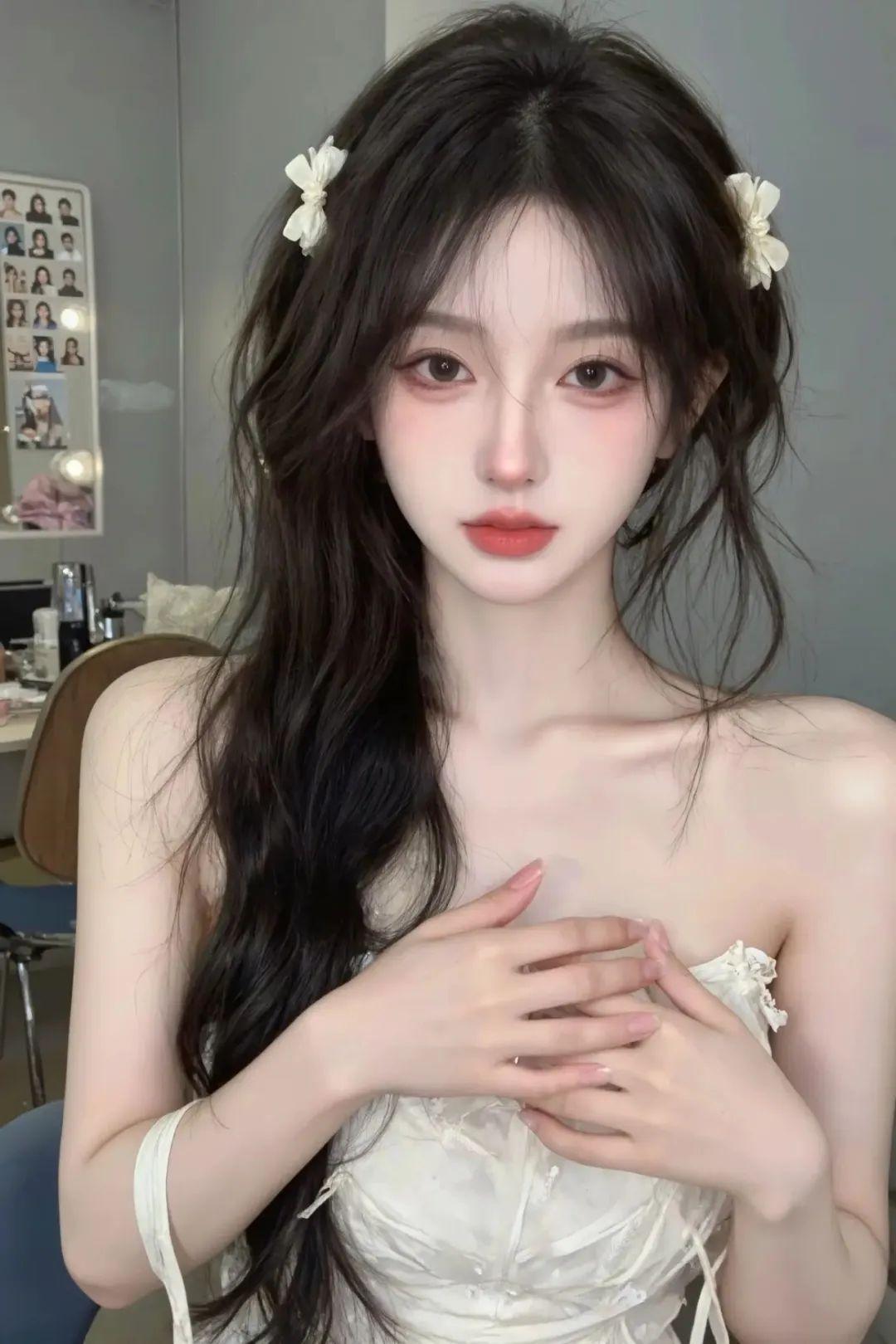 小白花+卷发=今日份甜妹加载完毕✨