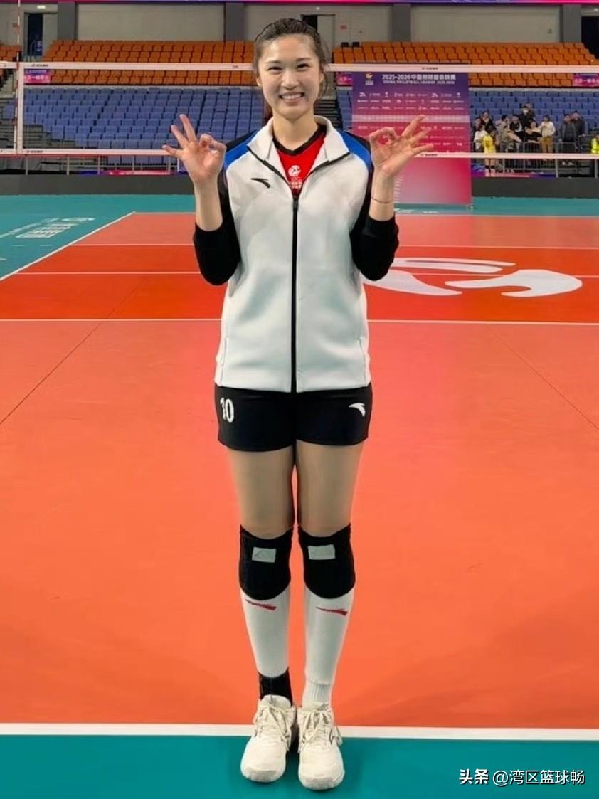 从2012到2026，整整十四个赛季！王梦洁用整个青春，换来了山东女排史上第一块