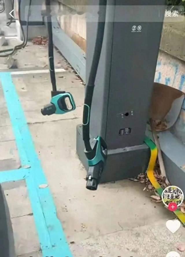 比亚迪刚建完万座闪充站，就被人盯上了？全国铺了10000座闪充站