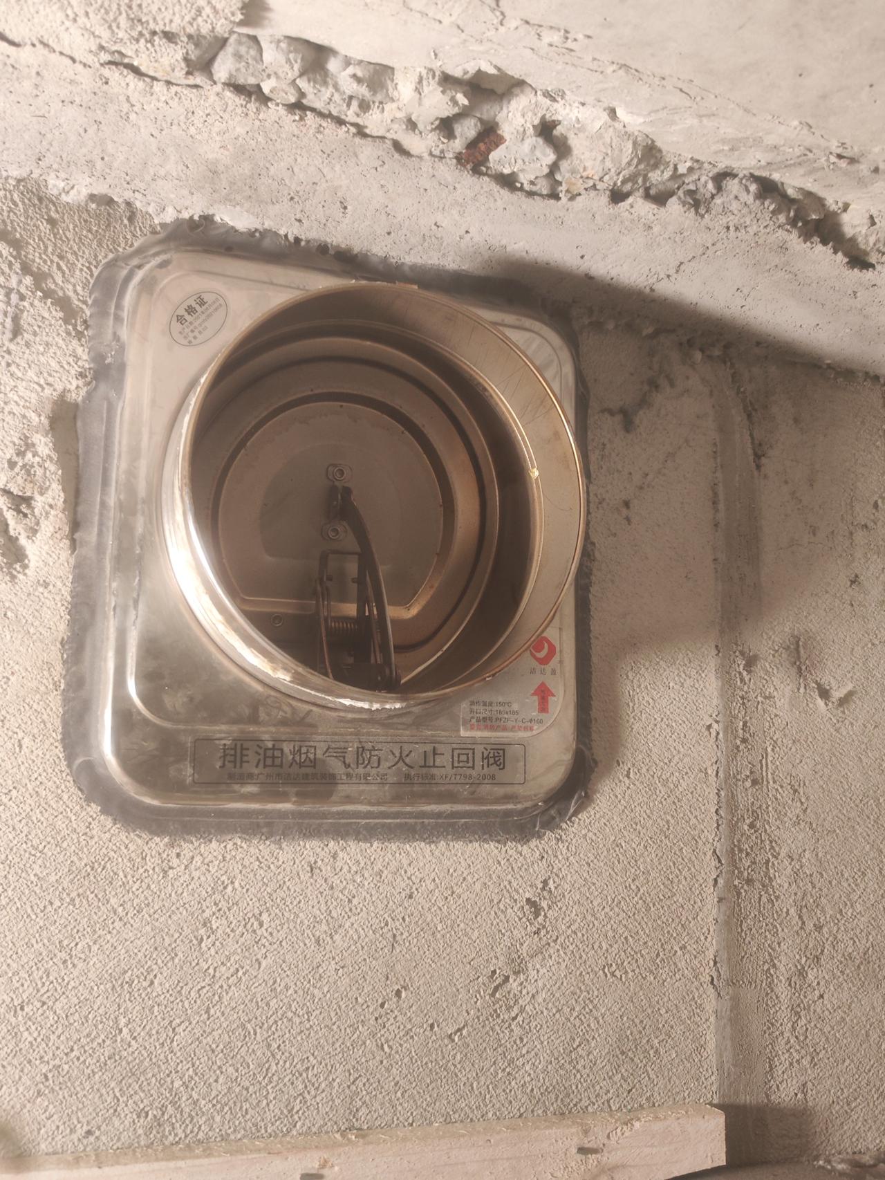 昨晚陪孙子睡觉，问孙子为啥晚上要和爷爷睡觉?孙子说:爷爷对我好。哈哈，爸爸妈妈奶