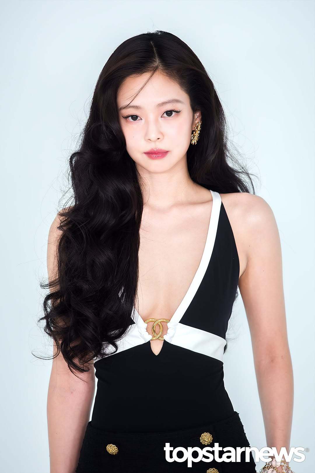 JENNIE今日出席香奈儿首尔秀场Jennie亮相香奈儿首尔大秀Jennie长卷