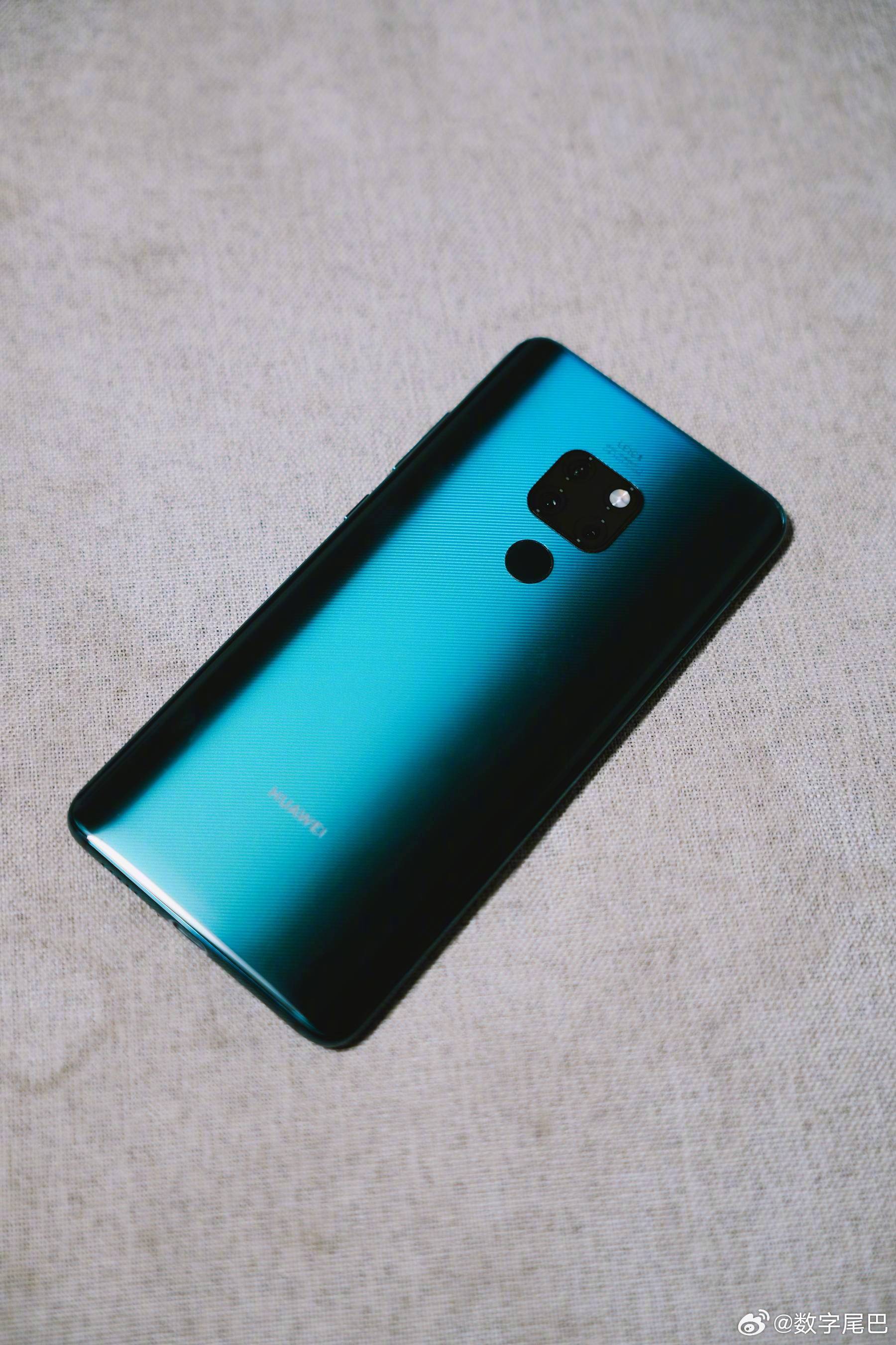 怀旧小抽屉 晒晒一代经典手机华为 Mate 20，当年买来送老妈的，后来又给了外