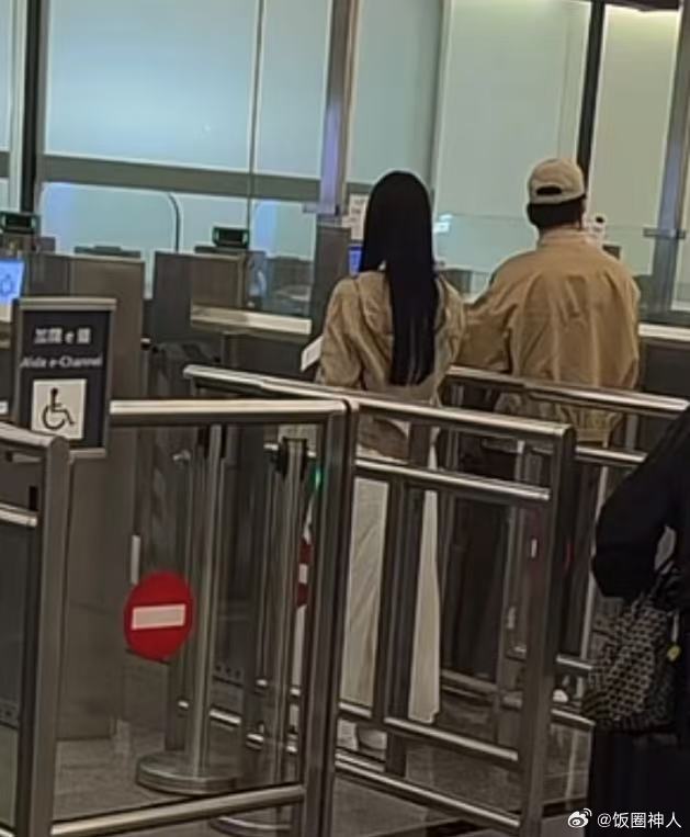 机场偶遇林俊杰七七网友机场偶遇林俊杰七七！网友机场偶遇林俊杰七七