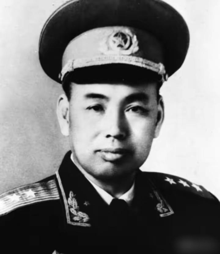 1969年，刘帅被疏散到南京。南京军区司令员许世友为改善刘帅的生活，亲自出马打猎
