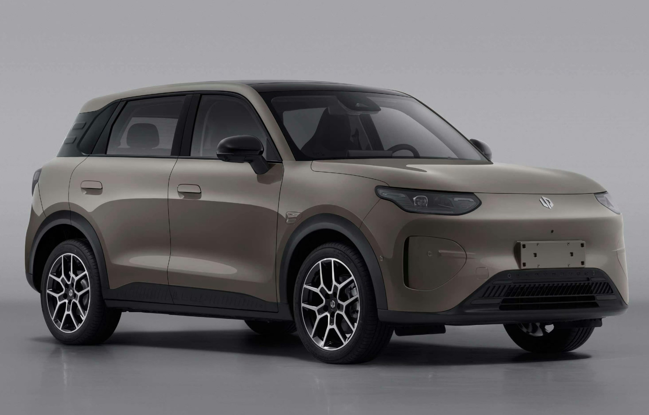 零跑A10 现在10万级小SUV也太卷了吧。A10我看实车第一反应：这车漆和精致