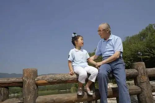2026年七月，养老金年度调整的官方通知依旧迟迟未出，很多灵活就业者比起等待每年