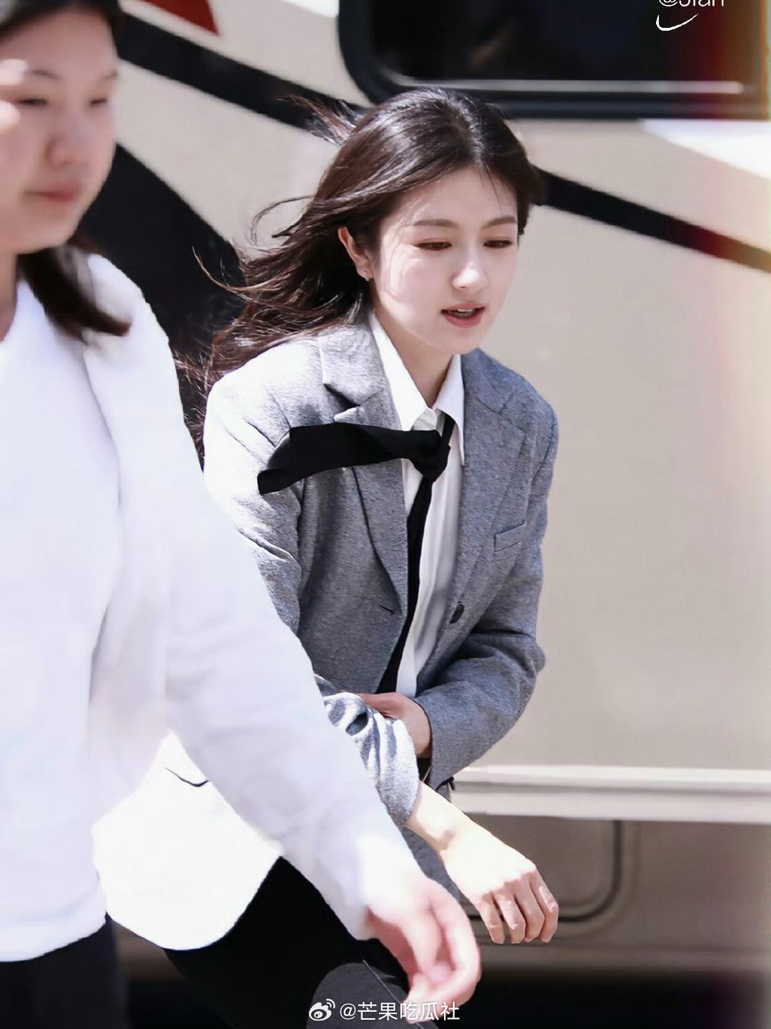 李兰迪欢聚西装熟女造型李兰迪欢聚白领风路透 ​​​
