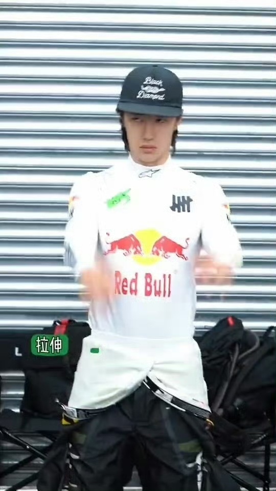 全世界最好的王一博 王一博85racing 不断探索，竞速人生，85赛车手好酷?