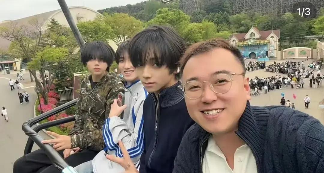 🎀韩国地陪和王橹杰左奇函陈奕恒合影🈶 王橹杰左奇涵陈奕恒hybe同框