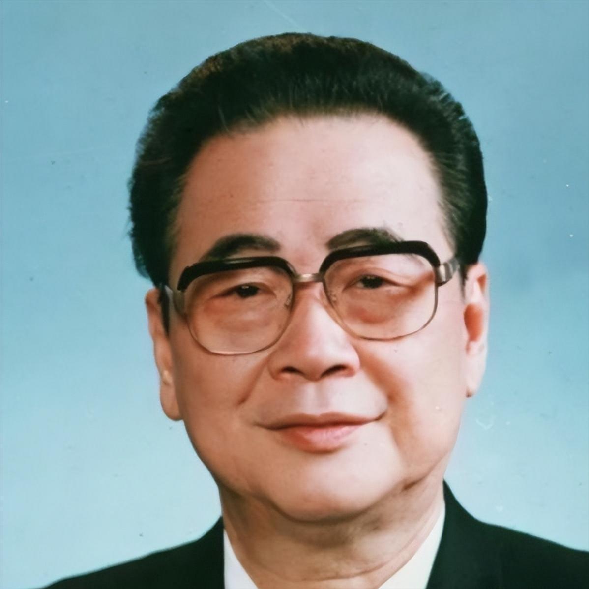 [微风]1992年7月，邓颖超因病离世，谁知，邓颖超去世前一日说出的是“李鹏”二