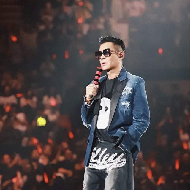 跑调反获全网心疼：古天乐的演唱会，从来不是一场 &