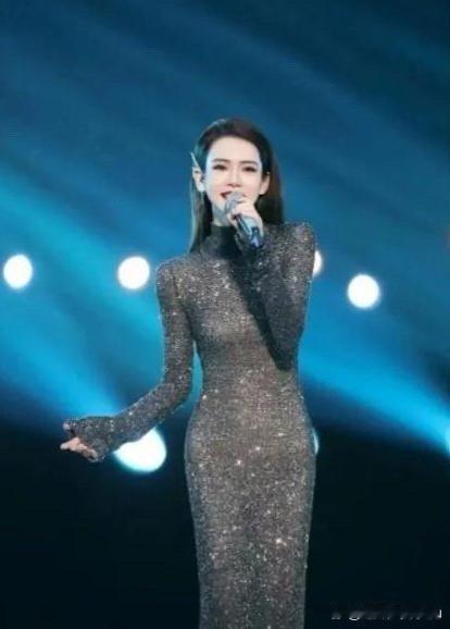 戚薇的身材太完美了，好像一条美人鱼 