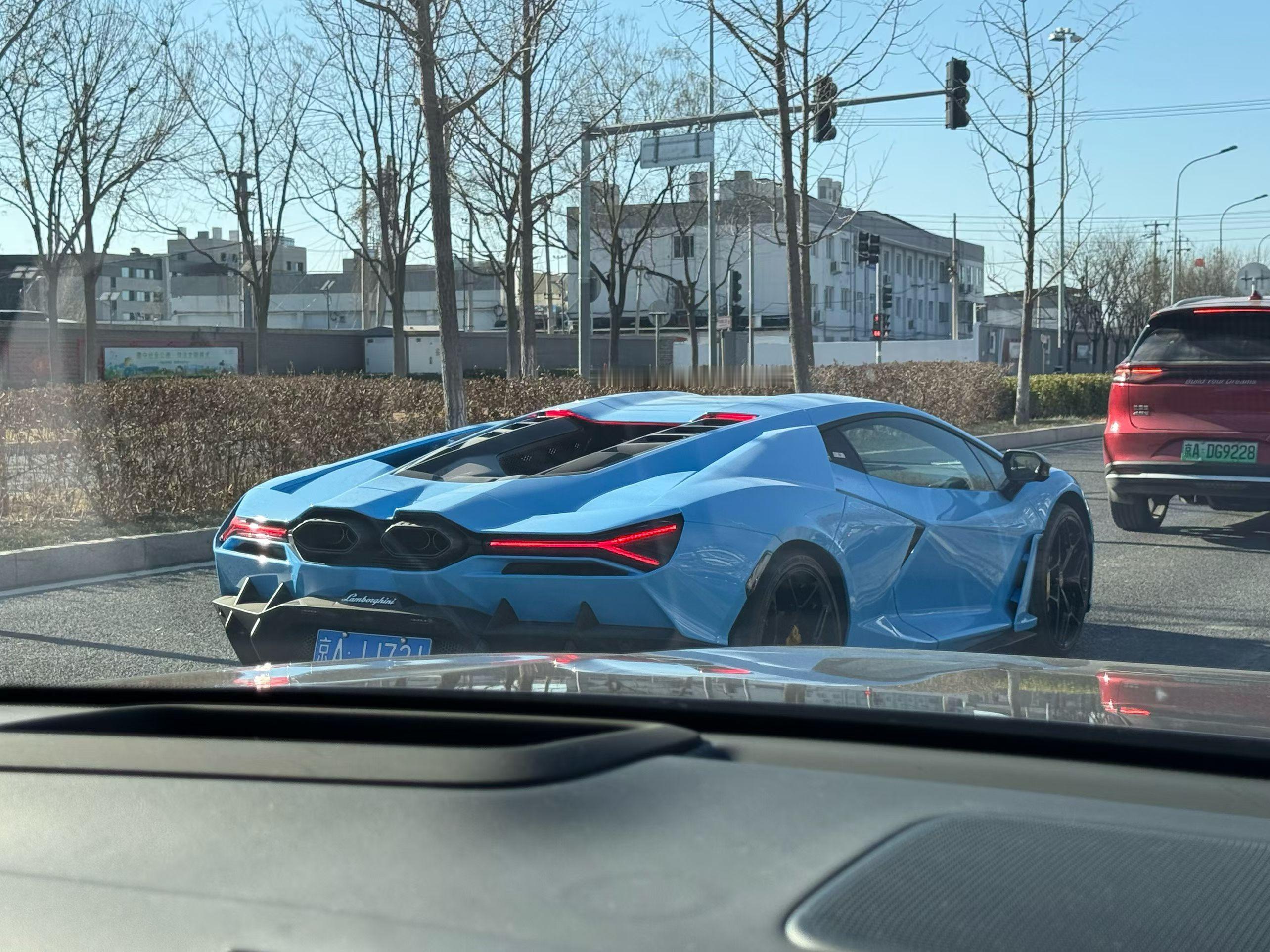 周日出门，遇到一个小帅