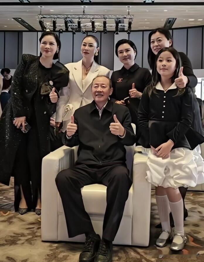 印象当中他饰演的都是“坏人”的角色，塑造的经典，以至于有很多人都不喜欢他，说明这
